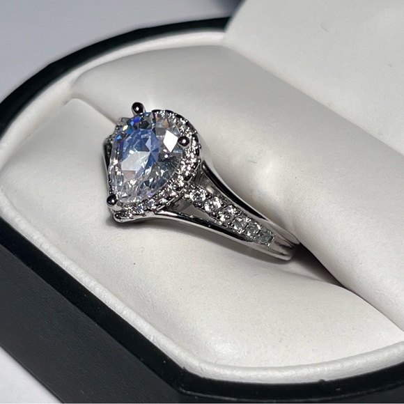 925 Sterling Silver Pear-Shaped Diamond Engagement Ring - Picture 8 of 11